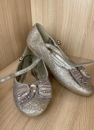 Святкові срібні туфельки