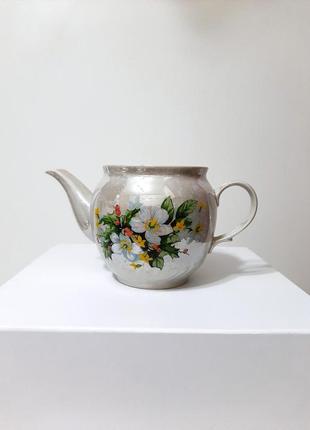 Перламутровый чайник заварочный керамический белый рисунок цветы белые, ягоды, зелёные листья1 фото