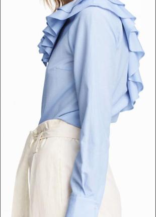 Блуза h&m з воланами і ґудзиками на спинці, в дрібну смужку.4 фото