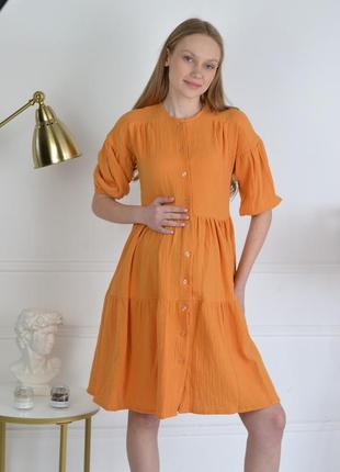 Легкое оранжевое платье по колено средней длины для беременных и кормящих 42-565 фото