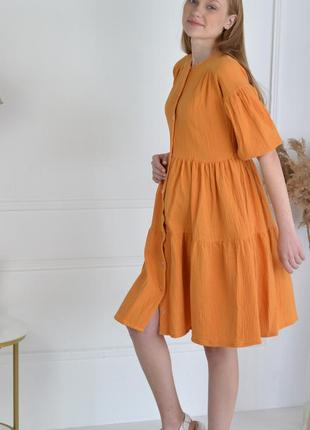 Легкое оранжевое платье по колено средней длины для беременных и кормящих 42-562 фото