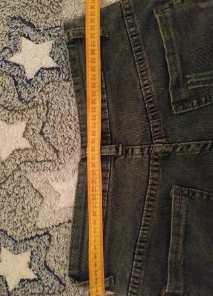 Мега стильные джинсы с надписями и  аккуратными порезами на коленях🔥7 фото