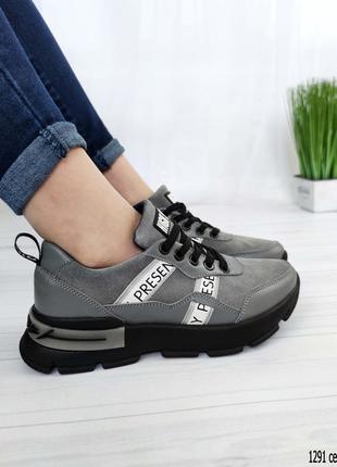 Женские замшевые кроссовки серого цвета7 фото