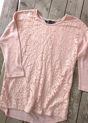 Светр жіночий,перед прикрашений мереживом