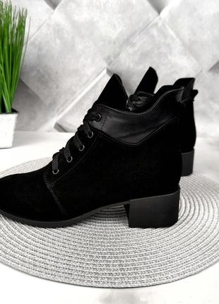 Женские замшевые ботинки на небольшом каблуке1 фото