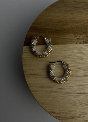 Сережки з золотистого бісеру із стійким покриттям4 фото