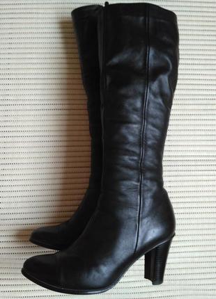 Зимние кожаные сапоги на каблуке