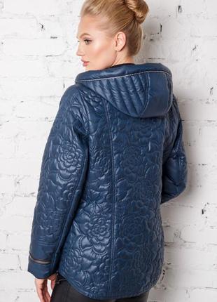 Укороченная легкая весенне-осенняя куртка в больших размерах3 фото