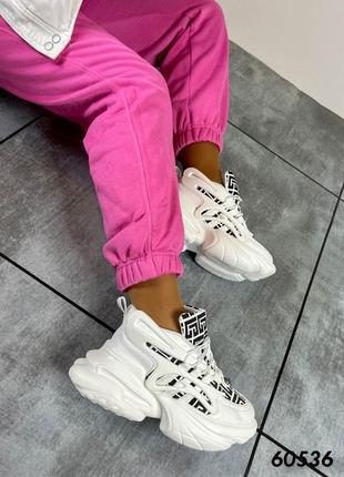 Космические кроссовки