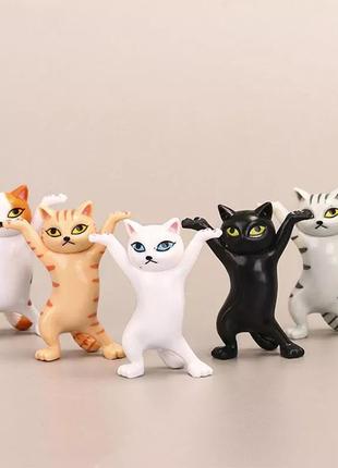 Набор фигурок, подставок, статуэток