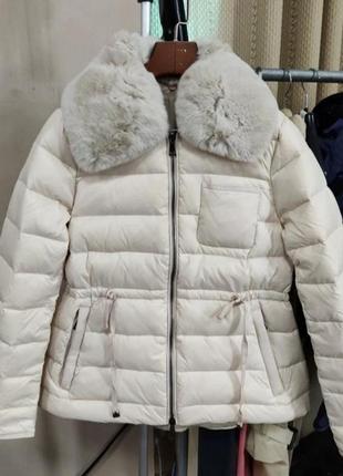 Пуховик в стилі moncler