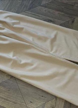 Бежеві жіночі віскозні прямі штани з защіпами і високою посадкою брюки палаццо2 фото