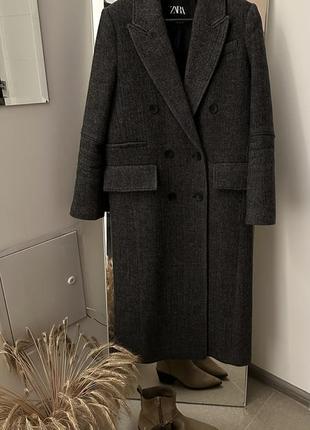 Идеальное плотное пальто от бренда zara