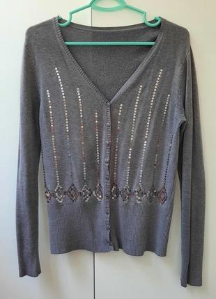 Жіночий светр на ґудзики