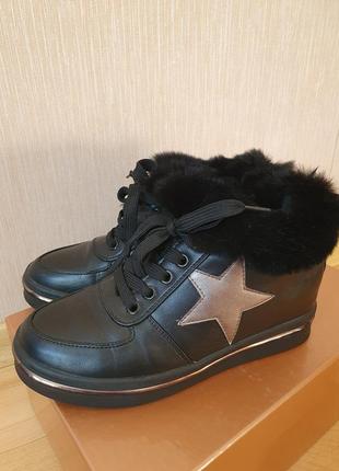 Кроссовки сникерсы ботинки кеды кожаные утепленные с мехом mida 36 черного цвета