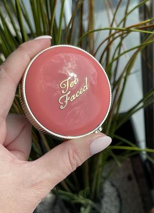 Рум'яна too faced golden hour2 фото