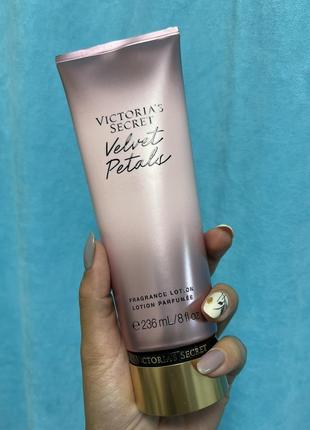 Velvet petals від victoria's secret 236мл парфумований лосьйон для тілa