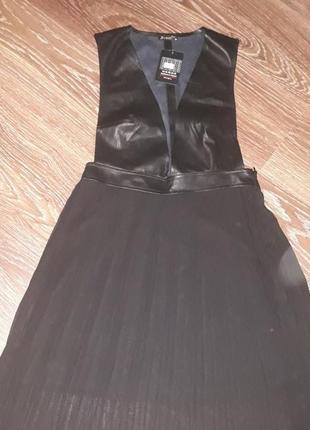 Плаття-сарафан з якісного кожзаму та шифонової юбки плісе1 фото