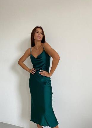 Женское длинное элегантное шелковое зеленое изумрудное платье 2023