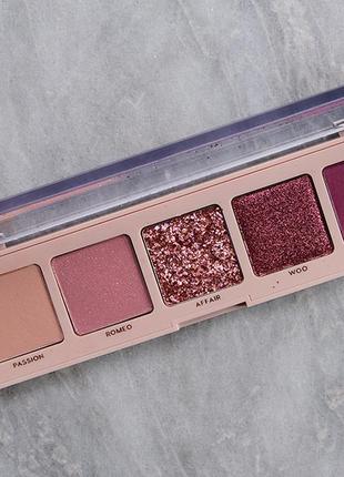 Палетка тіней colourpop amor