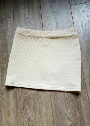 Бежевая  песочная нюдовая короткая стеганная юбка stradivarius1 фото
