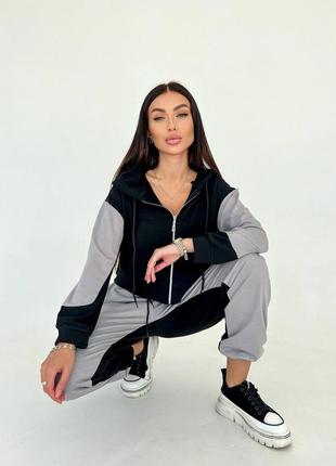 Трендовий спортивний костюм кофта укорочена з капюшоном вільного прямого крою штани джогери з високою посадкою на резинці