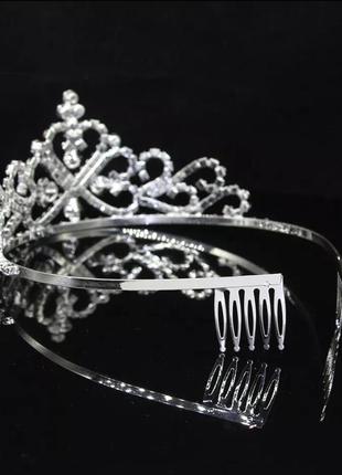 Очень красивая корона на гребне