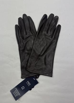 Женские кожаные фирменные перчатки на подкладке marks & spencer.