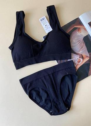 Чорна жіноча білизна топ і труси