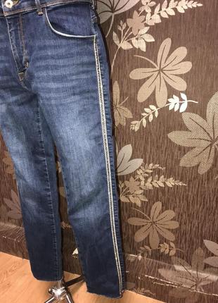 Стильні джинси з поломками з камінчиків zara2 фото