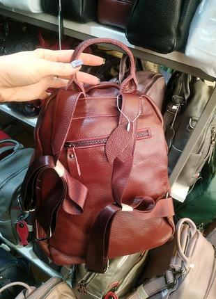 Вместительный кожаный рюкзак на каждый день вишневый2 фото
