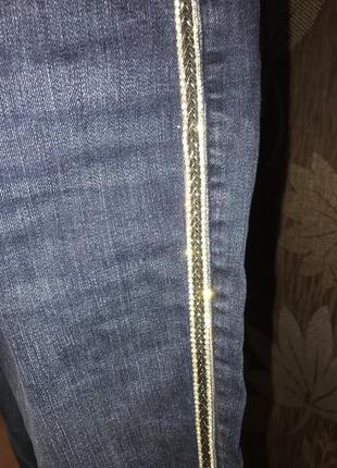 Стильні джинси з поломками з камінчиків zara4 фото
