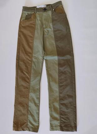 Крутые трехцветные брюки bershka прямого кроя оливка-хаки 44-464 фото