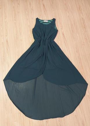 Красивое платье,изумрудного цвета,удлинённое сзади
