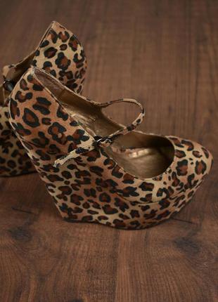 Женские туфли на высокой танкетке принт леопардовые размер 374 фото