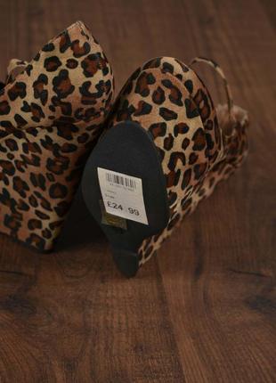 Женские туфли на высокой танкетке принт леопардовые размер 375 фото