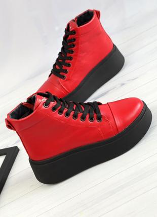 Демисезонные кожаные ботинки красного цвета3 фото