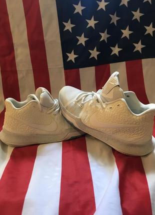 Баскетбольные кроссовки kyrie 3 ivory  45,5 р