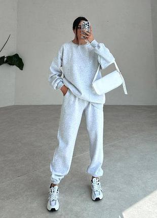 Женский теплый спортивный костюм свободного кроя oversize (свитшот + брюки джогеры)4 фото