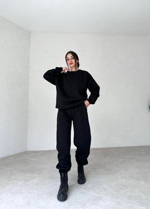 Женский теплый спортивный костюм свободного кроя oversize (свитшот + брюки джогеры)5 фото
