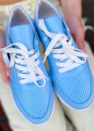 Жіночі літні шкіряні кросівки блакитного кольору перфорація6 фото