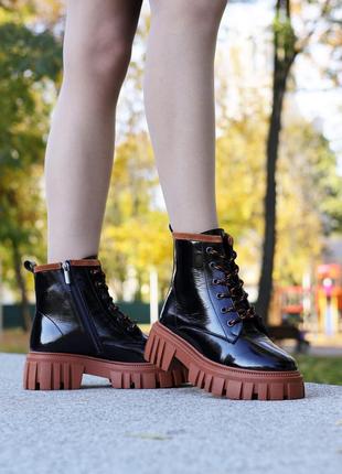 Женские зимние ботинки с коричневой подошвой 40 р-р10 фото