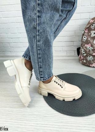 Женские кожаные туфли светло-бежевого цвета8 фото