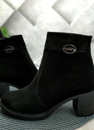 Ботинки замшевые женские на маленьком каблуке
