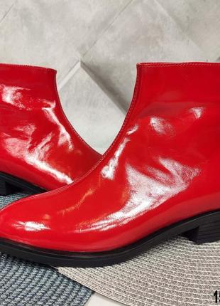 Кожаные красные лаковые ботинки на удобном небольшом каблучке 36 р-р3 фото