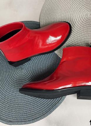 Кожаные красные лаковые ботинки на удобном небольшом каблучке 36 р-р8 фото