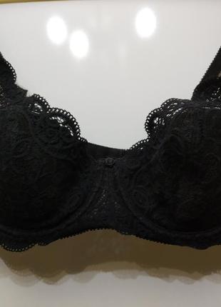 Знижка!!!жіночий чорний бюстгальтер бренду triumph.