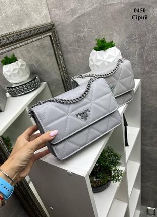Жіночий сірий клатч prada