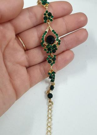 Вечерний браслет с зеленым камнем