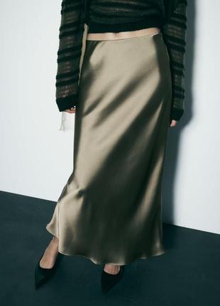 Атласная женская оливковая длинная юбка zara new2 фото